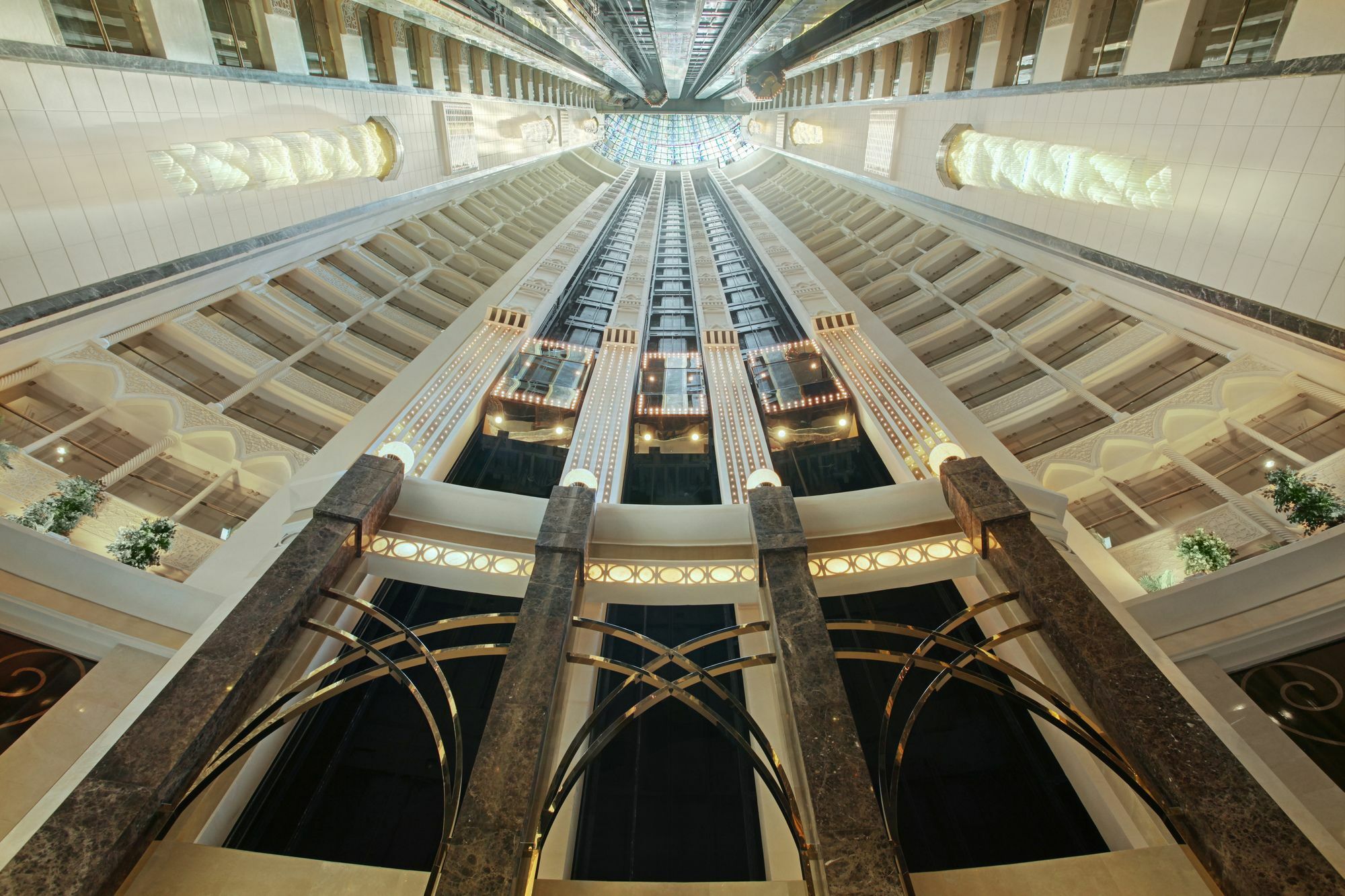 Makkah Towers Hotel Mekka Kültér fotó The hotel's interior