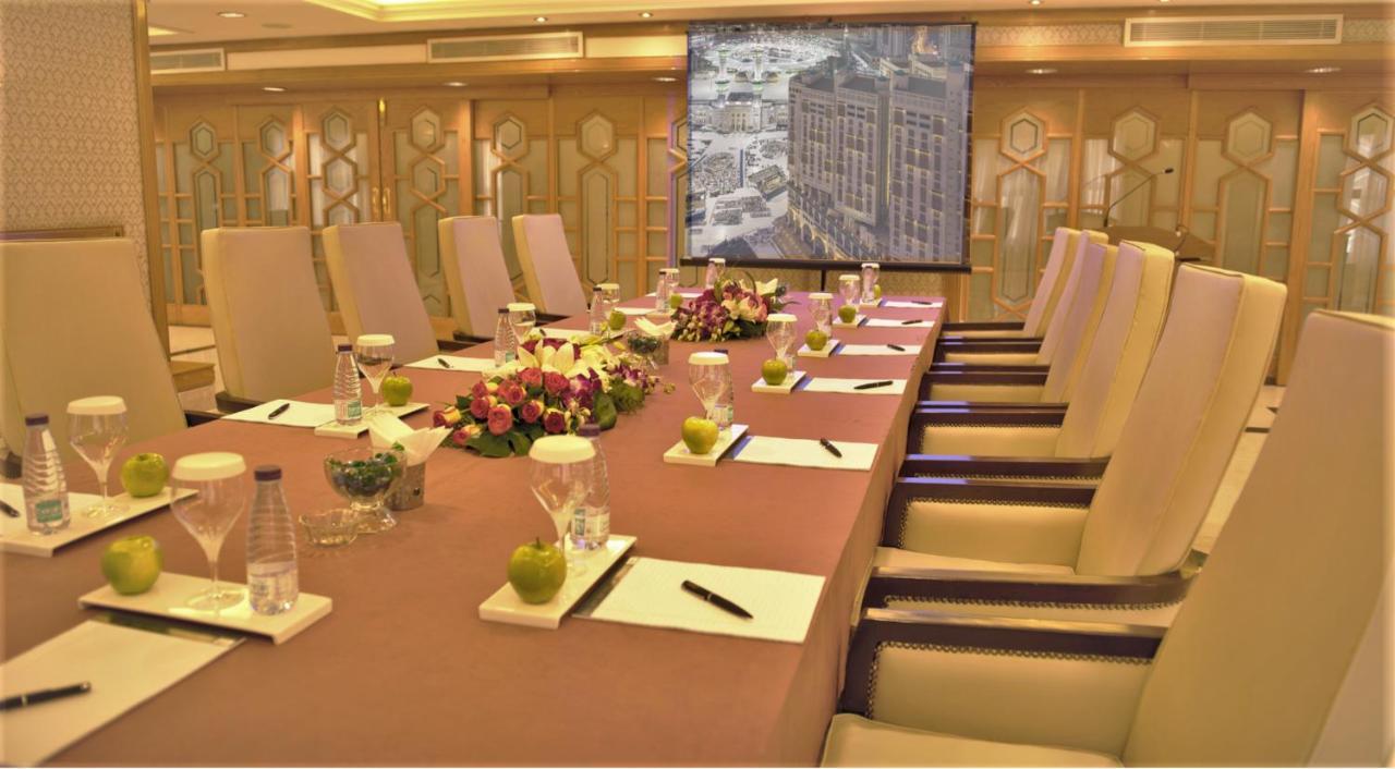 Makkah Towers Hotel Mekka Kültér fotó The meeting room of the hotel